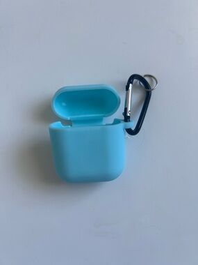 Silicone AirPods Case with Carabiner - Light Blue